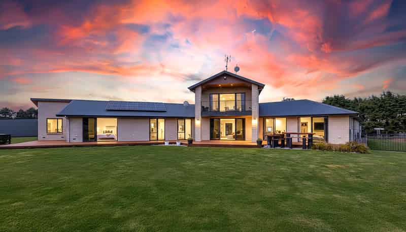 102 Glews Road, Cust