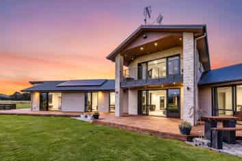 102 Glews Road, Cust