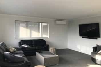 8  Robley Road, Pyes Pa