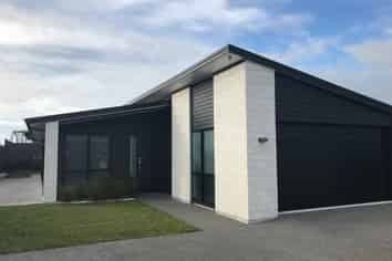 8  Robley Road, Pyes Pa