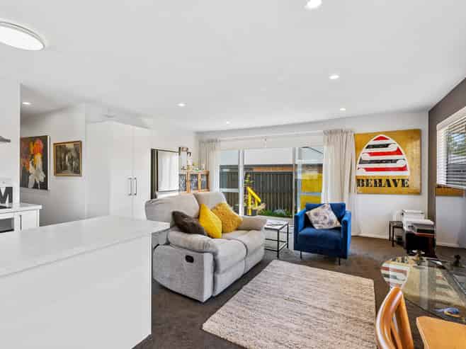 2/192 Woodham Road, Linwood