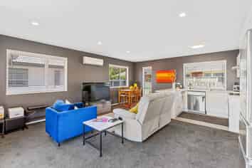 2/192 Woodham Road, Linwood
