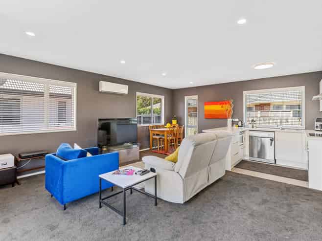 2/192 Woodham Road, Linwood