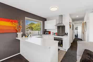 2/192 Woodham Road, Linwood