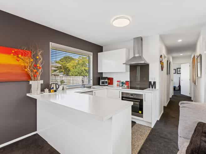 2/192 Woodham Road, Linwood