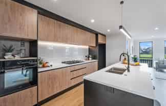  18 Halley Drive, Chartwell