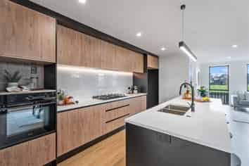  18 Halley Drive, Chartwell