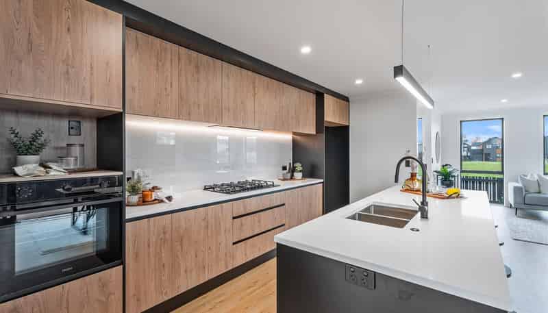  18 Halley Drive, Chartwell