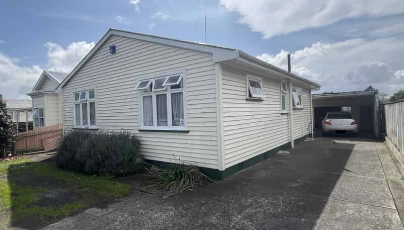 241 Botanical Road, Takaro