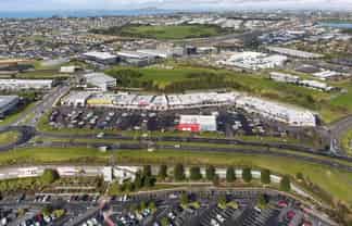 220sqm showroom in Northridge Plaza