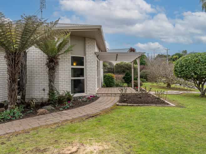 53 Splitt Avenue, Glenview