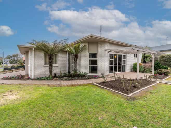 53 Splitt Avenue, Glenview