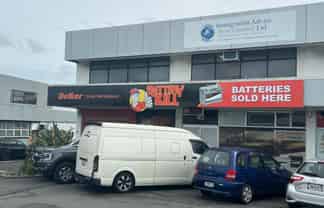 Trade/Storage Friendly Retail +Warehouse for lease