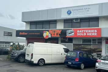 Trade/Storage Friendly Retail +Warehouse for lease