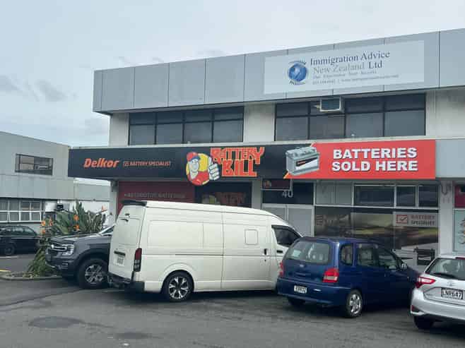 Trade/Storage Friendly Retail +Warehouse for lease