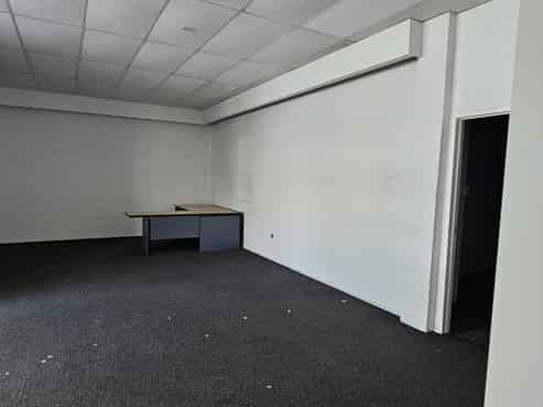 Trade/Storage Friendly Retail +Warehouse for lease