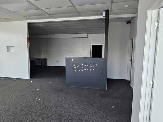 Trade/Storage Friendly Retail +Warehouse for lease