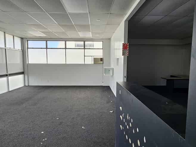 Trade/Storage Friendly Retail +Warehouse for lease