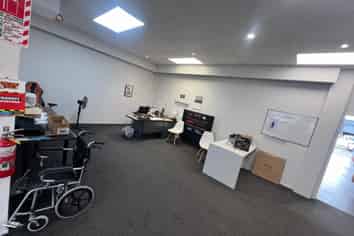 Trade/Storage Friendly Retail +Warehouse for lease