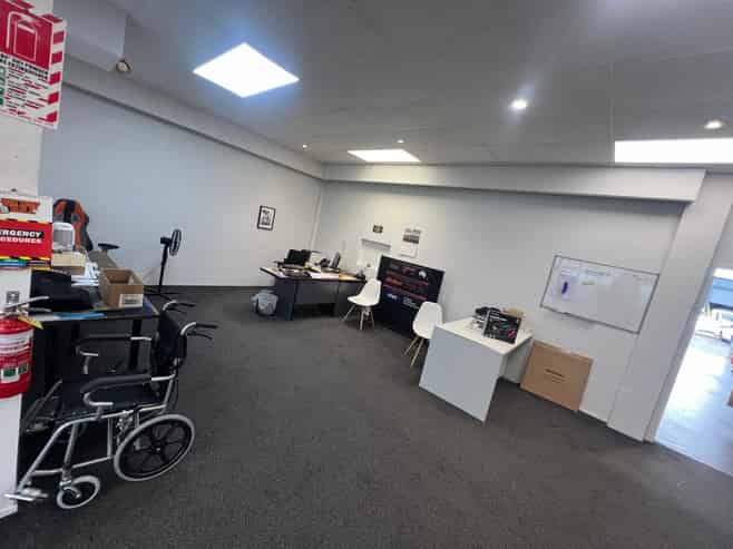 Trade/Storage Friendly Retail +Warehouse for lease