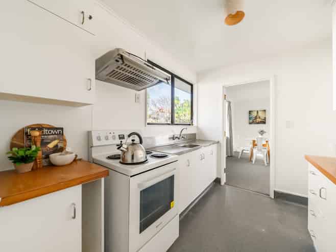 193a Whites Line East, Waiwhetu