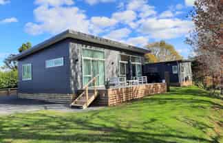 15b Cobblers Lane, Riverhead