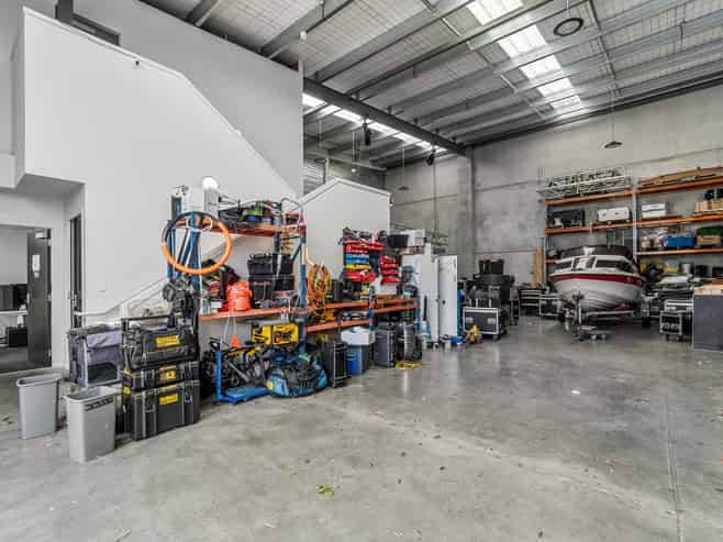 Warehouse with good sized office & parking