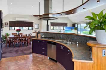 12 Grove Avenue, Weston