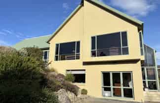 12 Grove Avenue, Weston