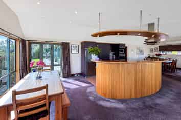 12 Grove Avenue, Weston