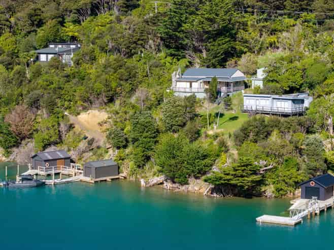 7 and 8 Aratawa Bay, Bay Of Many Coves