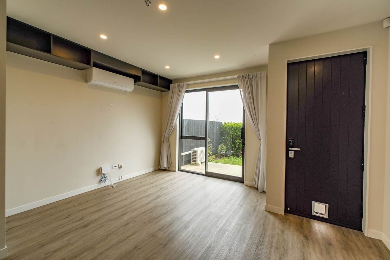 This 3-bedroom home within easy walking distan... - Widok 2