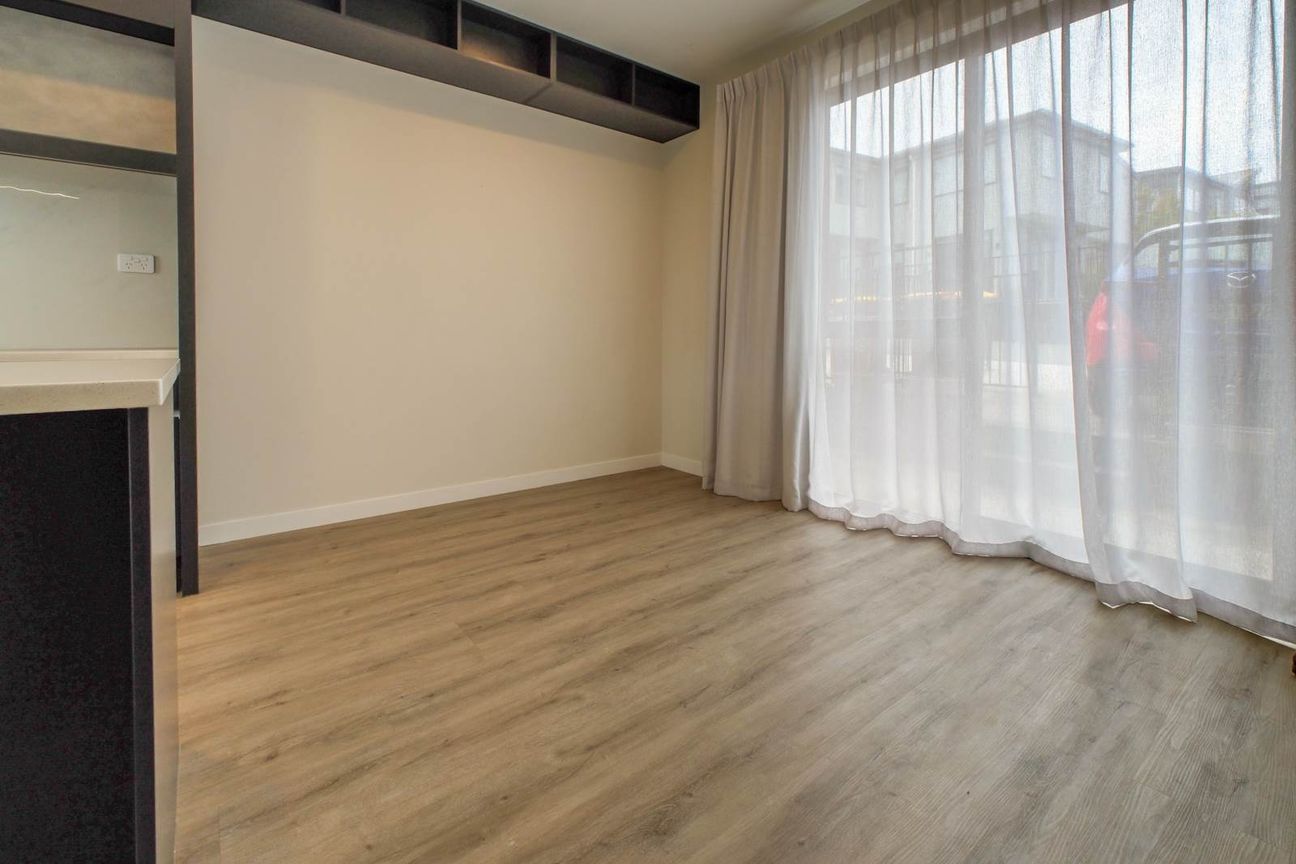 This 3-bedroom home within easy walking distan... - Więcej
