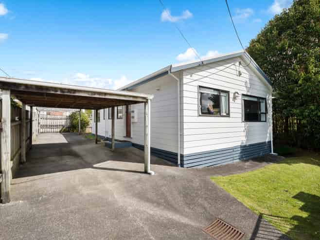2/70 Pomaria Road, Henderson