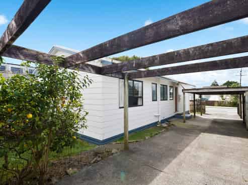 2/70 Pomaria Road, Henderson