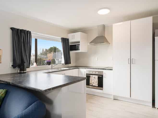 2/70 Pomaria Road, Henderson