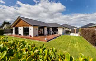 6 Dakota Place, Burleigh