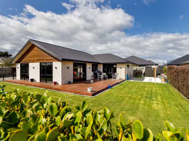 6 Dakota Place, Burleigh