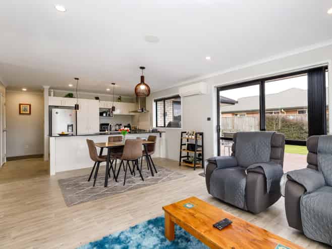 6 Dakota Place, Burleigh