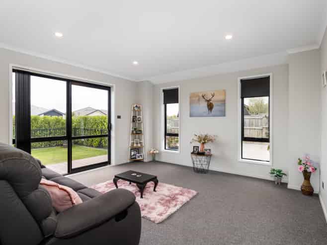 6 Dakota Place, Burleigh