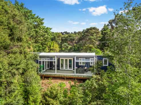 19 Rauhuia Crescent, Parau