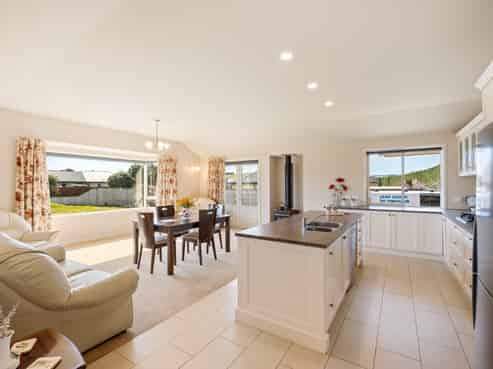 2 Haydon Place, Amberley