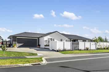 30 Raymond Grace Avenue, Huapai