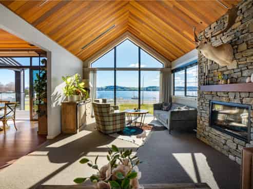 336 Lake Terrace, Two Mile Bay