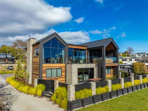 336 Lake Terrace, Two Mile Bay