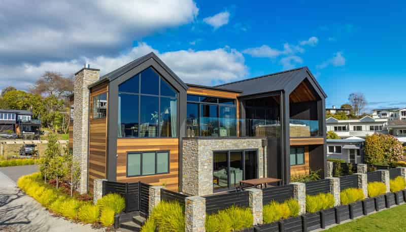 336 Lake Terrace, Two Mile Bay