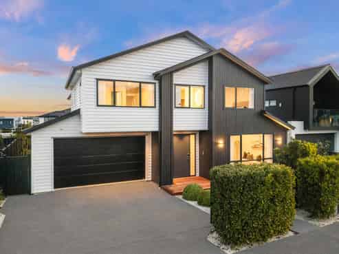 16 Headsail Drive, Long Bay