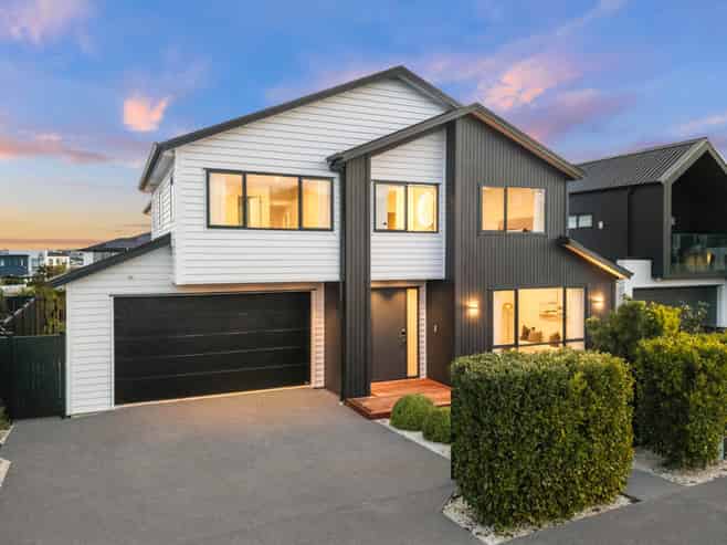 16 Headsail Drive, Long Bay