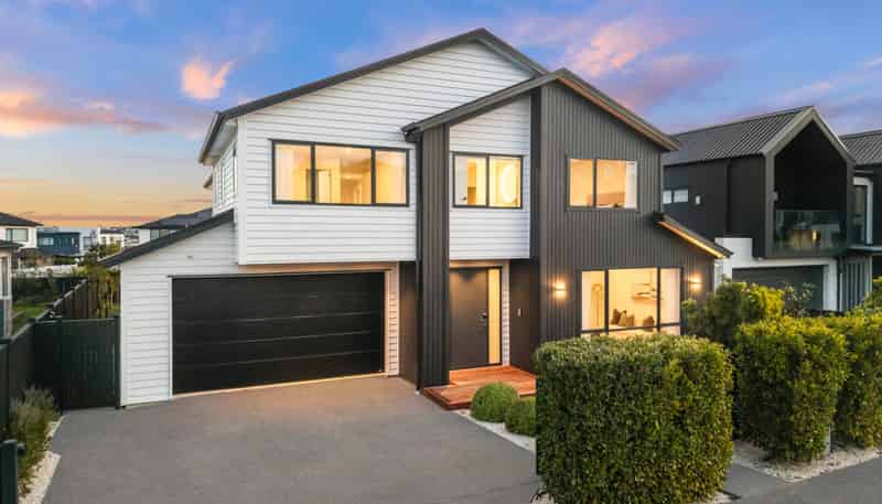 16 Headsail Drive, Long Bay