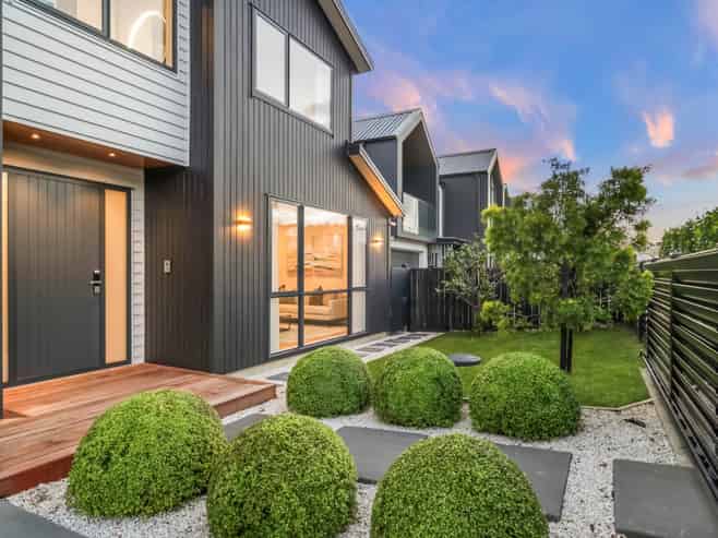 16 Headsail Drive, Long Bay